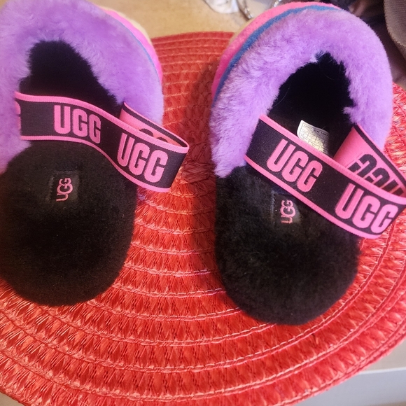 New UGG FLUFF YEAH Plush Slippers Slides size 9 Black/Taffy Pink - Picture 3 of 5